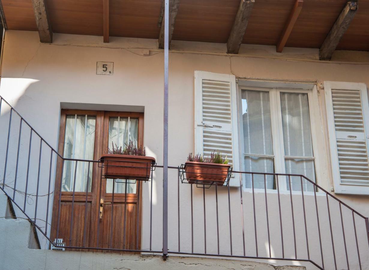 Al Vicolo Del Gallo Varallo Exterior photo